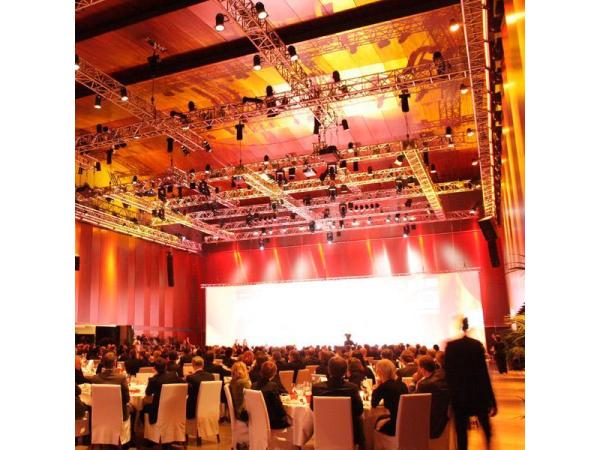 Bild 1 von Helmut-List-Halle