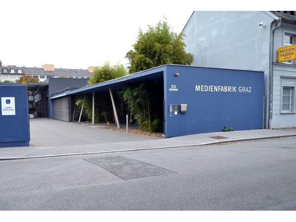 Aussenaufnhame der Einfahrt zur Medienfabrik Graz - dem steirischen Druckzentrum 