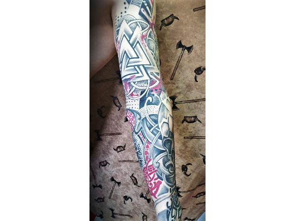 Bild 19 von VOODOO TATTOO