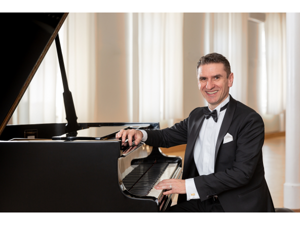 Bild 3 von Sänger-Pianist für Bestattungen