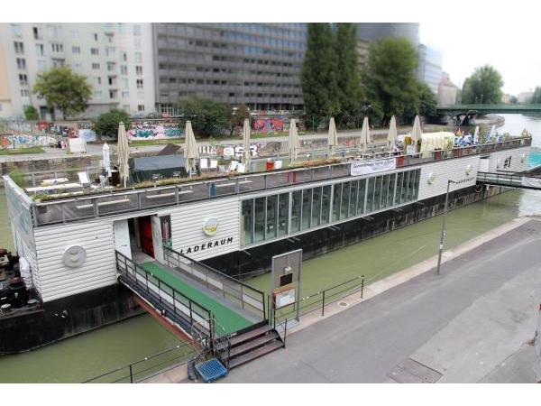 Bild 1 von Badeschiff Wien