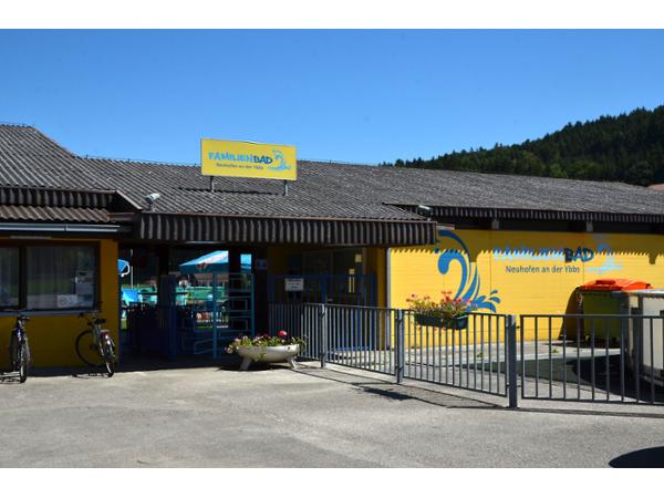 Bild 1 von Schwimmbad