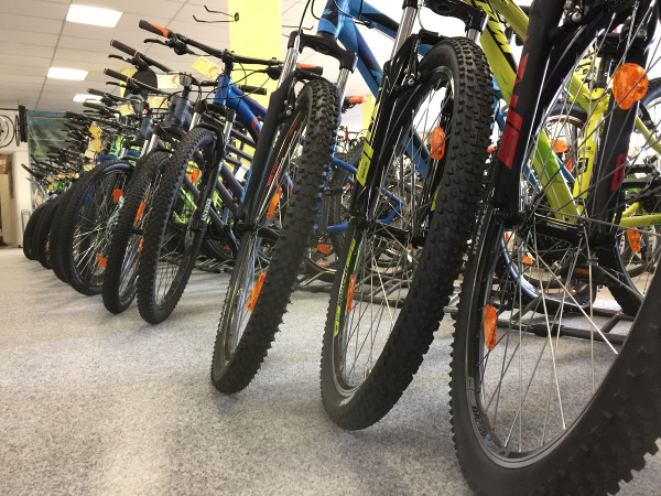 "BKD GmbH & Co. KG Autofachmarkt und Fahrradcenter", "6020