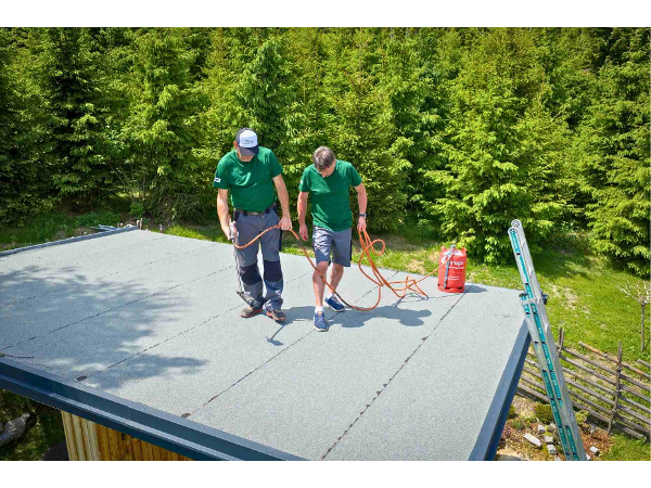 Bild 11 von HK Dachdeckerei Spenglerei GmbH