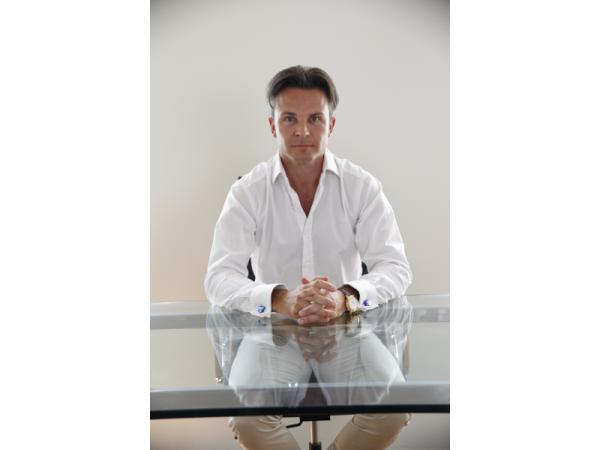 Bild 1 von The Face by Purecell Dr. Markus Handle
