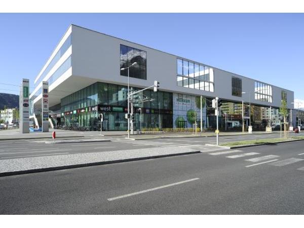 Bild 1 von west - Das Einkaufszentrum in der Höttinger Au