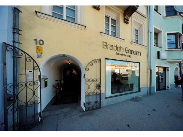 Bild 1 von Enodeh Bradoh hairdressing