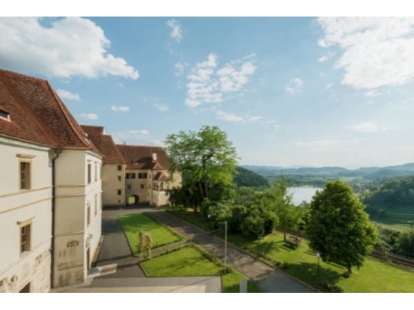 Bild 1 von SCHLOSS SEGGAU - Hotel/Kongresse/Tagungen/Seminare/ Bischöflicher Weinkeller