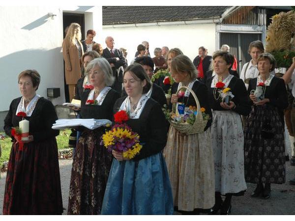 Bild 12 von TRACHT & BRAUT Helene Mayr Damenmaßschneiderei
