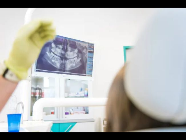 Bild 59 von Zahnarztpraxis Dr. Philipp Kaiser MMSc LLM & Kollegen