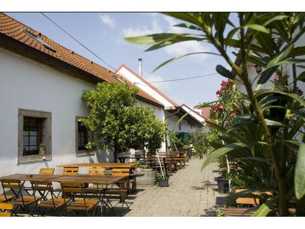 Bild 3 von Schankhaus im Schwalbenhof Guttmann