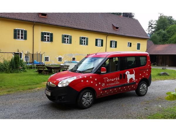 Bild 2 von Dr. med. vet. Christine Robia