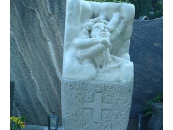Bild 9 von Graf Grabsteine