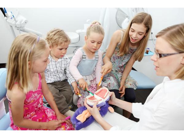 Bild 4 von Dr. med. dent. Locsmandy-Wenzl Dagmar