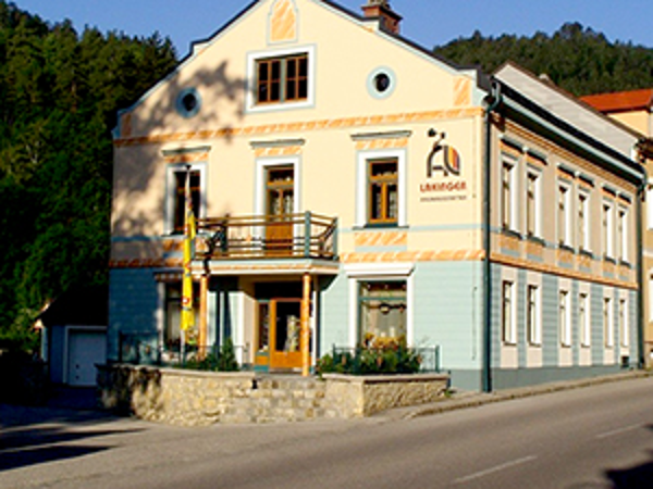 Bild 2 von Lakinger Alexandra - Raumausstattung
