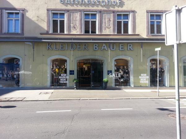 Bild 1 von Kleider Bauer