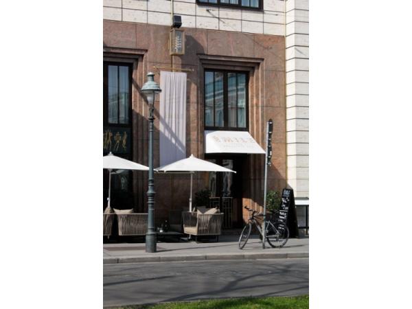 Bild 1 von Émile im Hilton Plaza