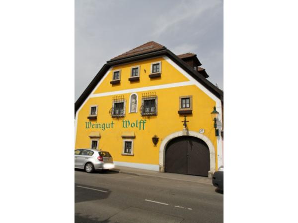 Bild 1 von Wolff Heuriger-Weingut