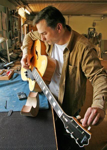 Vorschau - Foto 1 von Neubauer Guitars - Meisterbetrieb für Gitarrenbau, Restauration und feine Reparaturen
