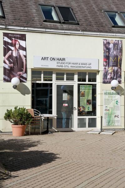 Vorschau - Foto 1 von Art on Hair & Fashion