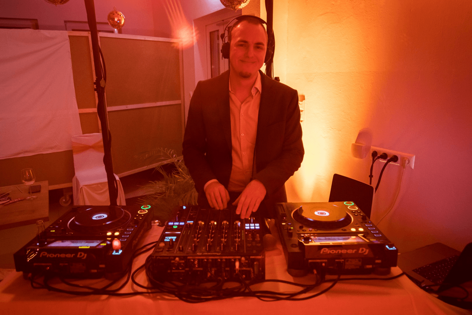 Vorschau - Foto 1 von DJ Feer - Event- & Hochzeits DJ