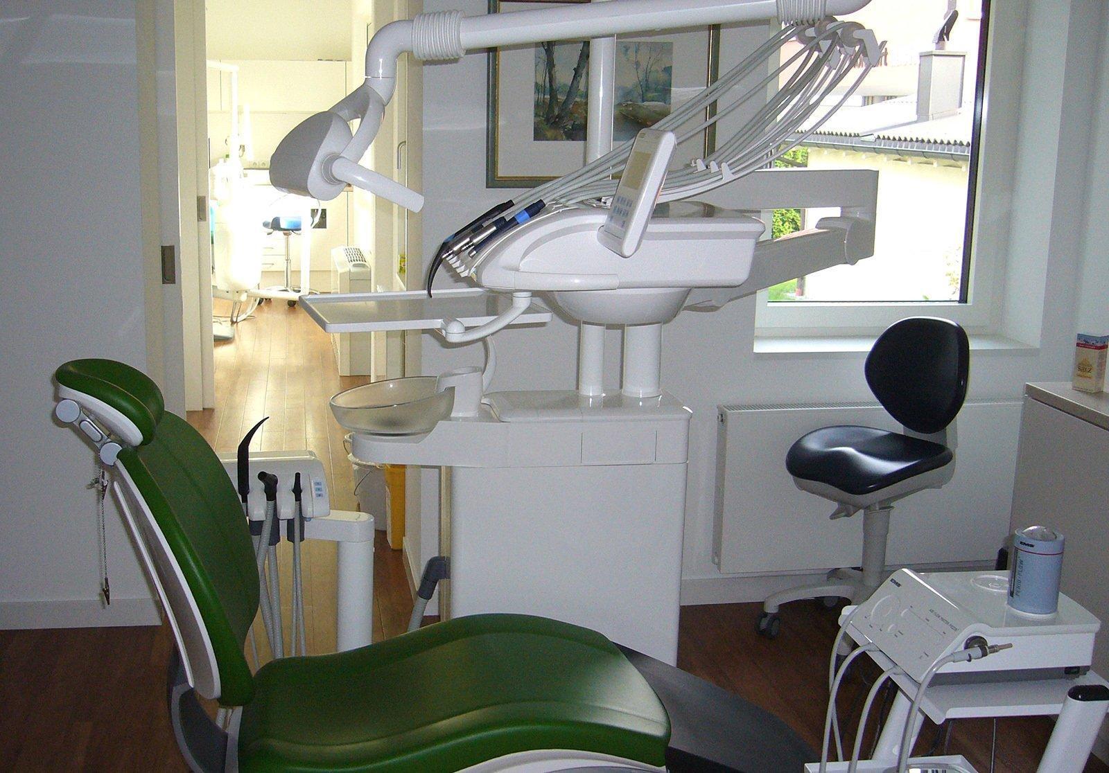 Vorschau - Foto 2 von Zahnarztpraxis BACHMANN & SINGER Zahnmedizin & Mund-, Kiefer- und Gesichtschirurgie