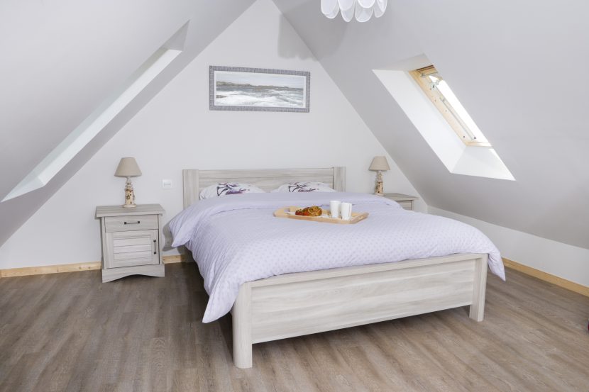 Dachzimmer nach dem Dachstuhl anheben lassen