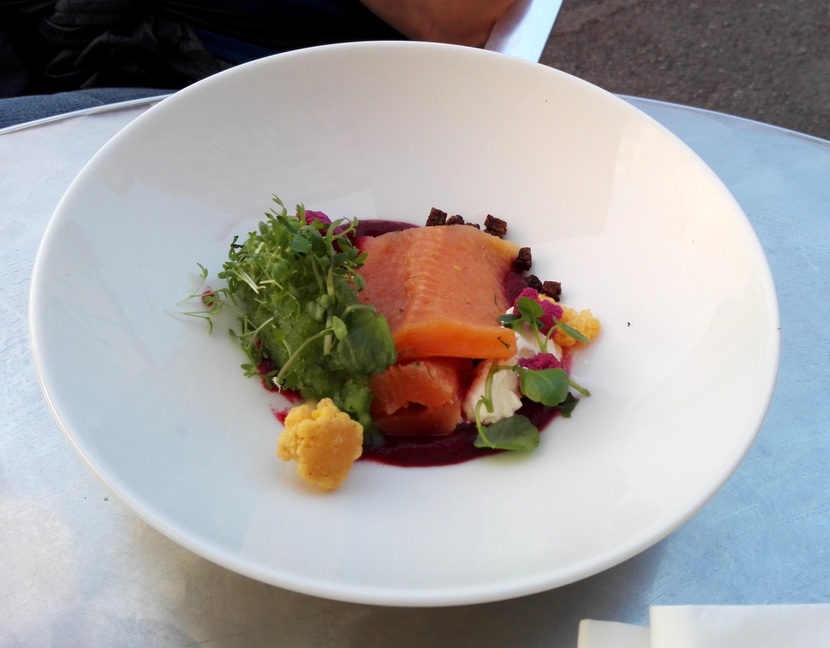 Darf's ein bisserl Lachs sein, Fisch kaufen Wien, ein fertiges Gericht aus der Völlerei, Wien, Bild (c) Claudia Busser - HEROLD.at Darf's ein bisserl Lachs sein, Fisch kaufen Wien, ein fertiges Gericht aus der Völlerei, Wien, Bild (c) Claudia Busser - HEROLD.at