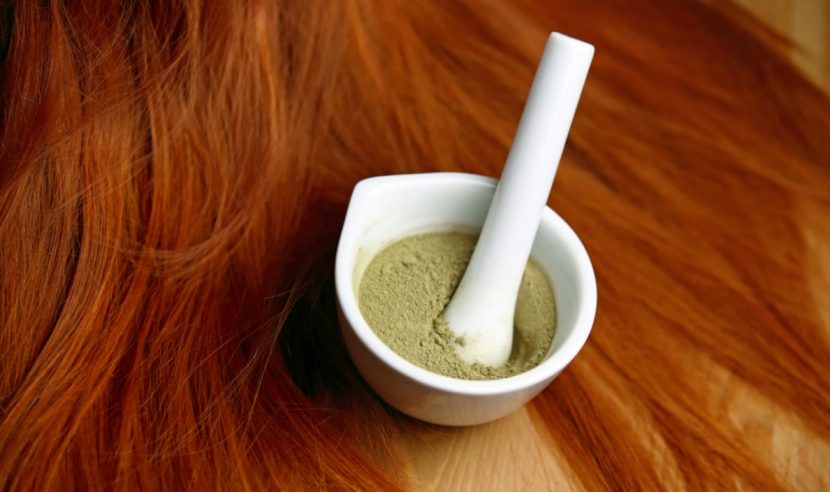 Haare mit Henna Farbe färben