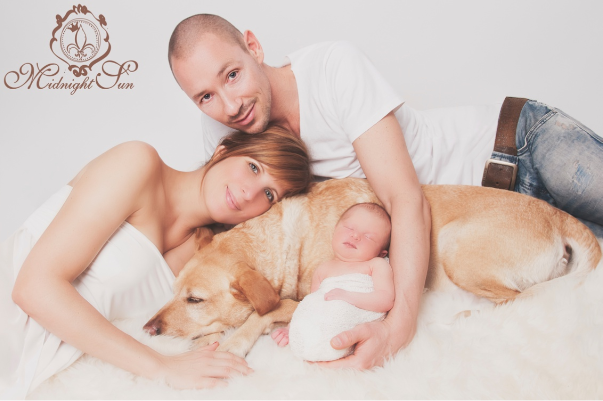 Babyfotografie - Babyfotos mit Eltern und Hund