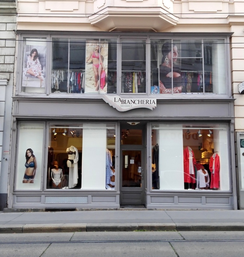 In Wien gibt es viele gute Adressen in Sachen Dessous kaufen! Im Bild das Geschäftsportal von La Biancheria, Bild (c) Claudia Busser - HEROLD.at In Wien gibt es viele gute Adressen in Sachen Dessous kaufen! Im Bild das Geschäftsportal von La Biancheria, Bild (c) Claudia Busser - HEROLD.at