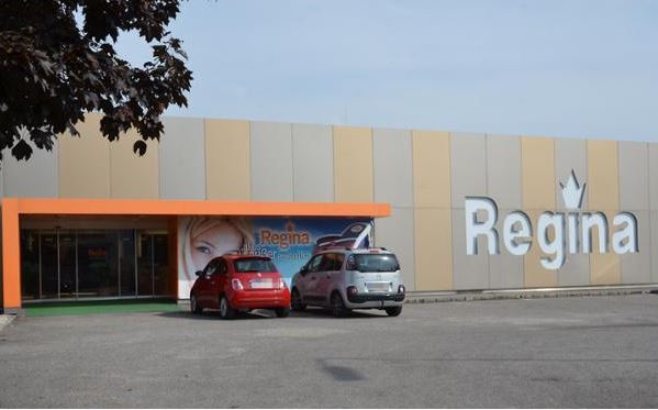 Regina Schuhmoden bietet für Herren und Damen ein breites Angebot an Schuhe Übergrößen.