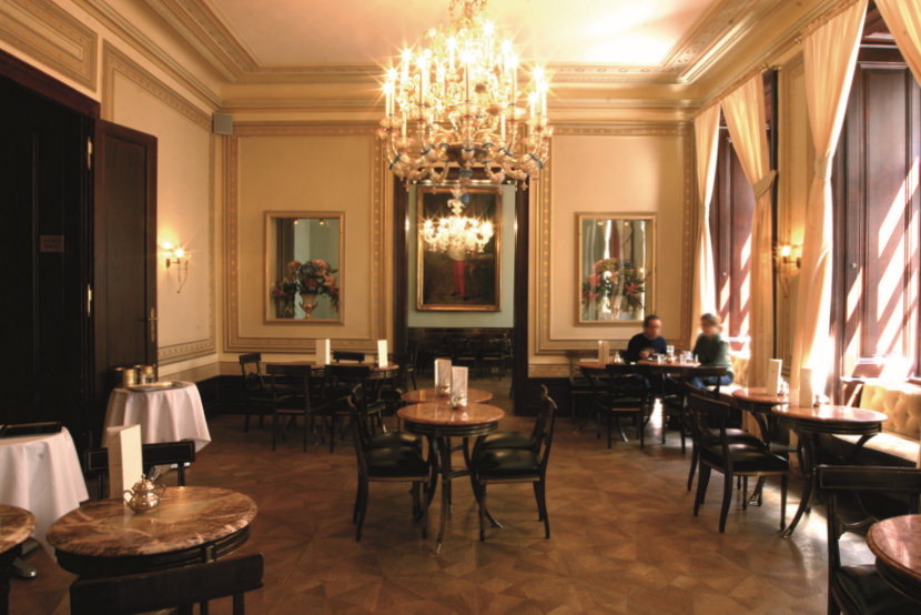 das Traditionshaus Demel, Einbblick in den 1. Stock, Bild (c) Demel Beste Sachertorte Wien