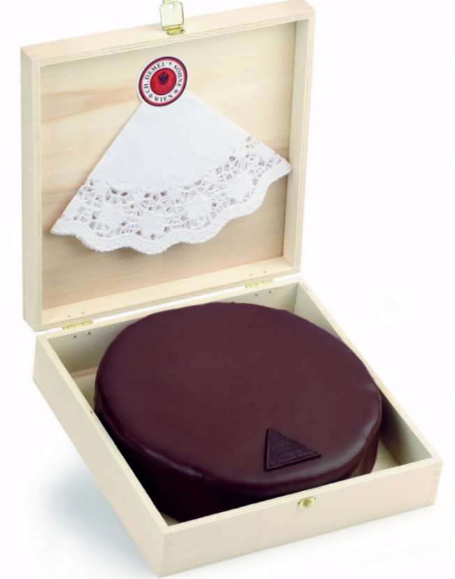 die Sachertorte aus dem Hause Demel, auch in der Holzbox, Bild (c) Demel Beste Sachertorte Wien