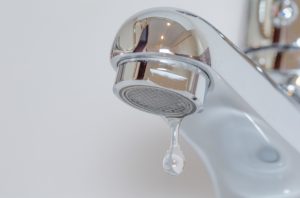 Wasserhahn tropft