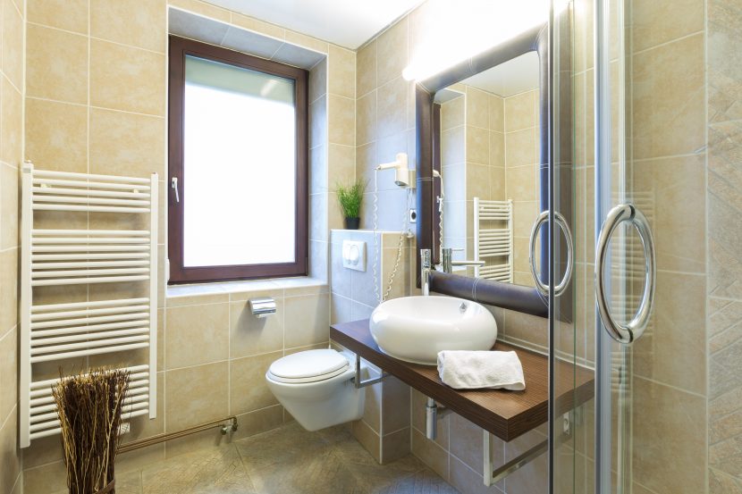 Badezimmerfenster Milchglas oder Folie als Sichtschutz HEROLD.at
