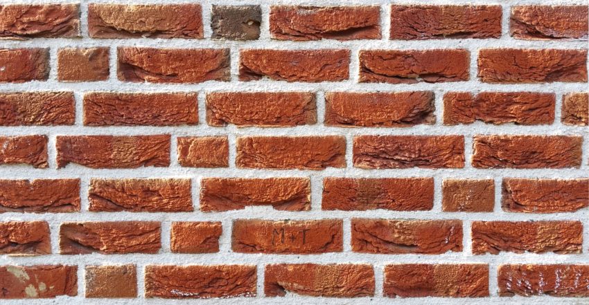Bei der Hydrophobierung Fassade sind Vorbereitungen erforderlich, damit die Beschichtung auch lange hält.