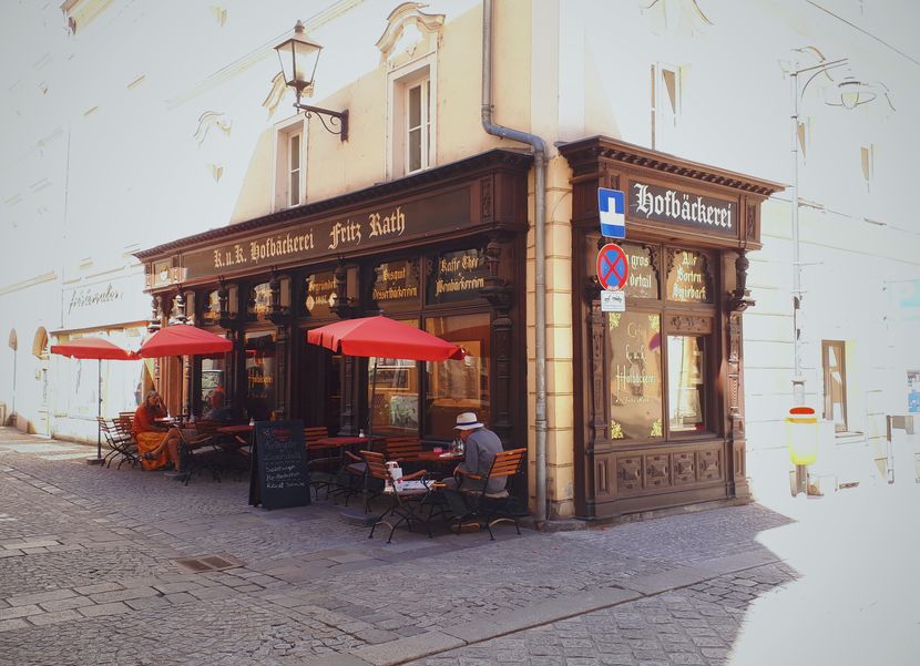 Cafés Linz: Fassade der k. u. k. Hofbäckerei in Linz