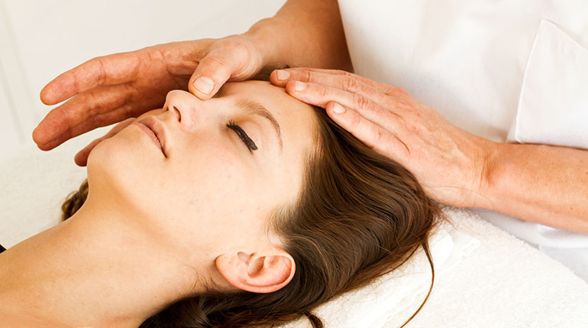Lymphdrainage Massage im Gesicht