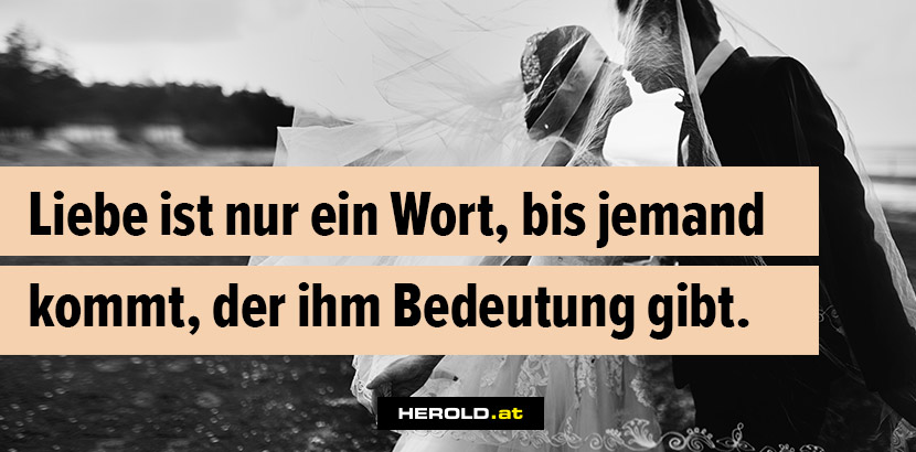 Hochzeitssprüche: Liebe ist nur ein Wort, bis jemand kommt, der ihm eine Bedeutung gibt. Ein Spruch für die Hochzeitskarte oder das Gästebuch.