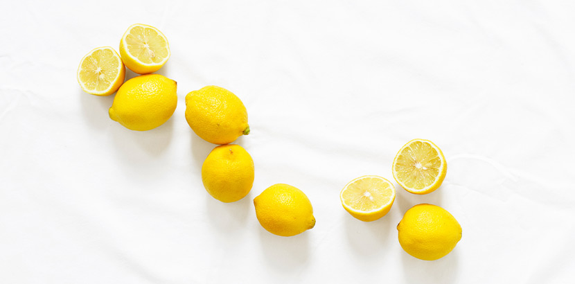 Eingewachsener Zehennagel Hausmittel: Zitronensaft wirkt entzündungshemmend.