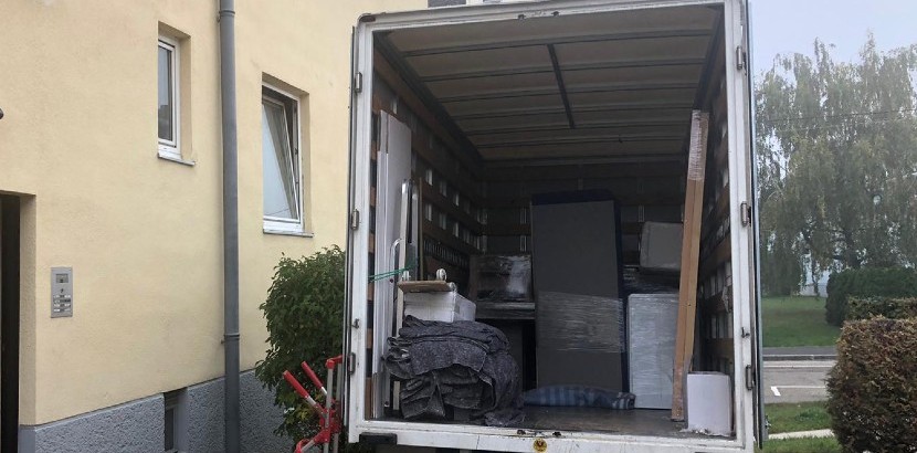 Umzug Wien: Möbel im Möbeltransporter