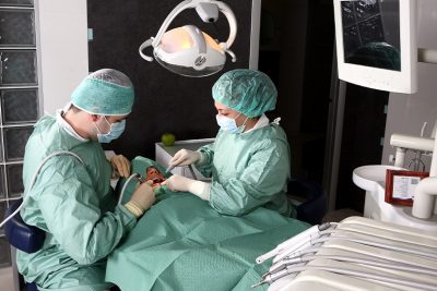Kieferchirurg in Wien operiert