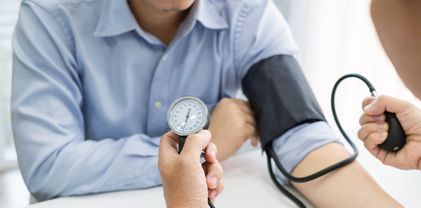 Die Daten einer Blutdruck Messung wegen Bluthochdruck im Rahmen einer Beratung und Vorsorgeuntersuchung.