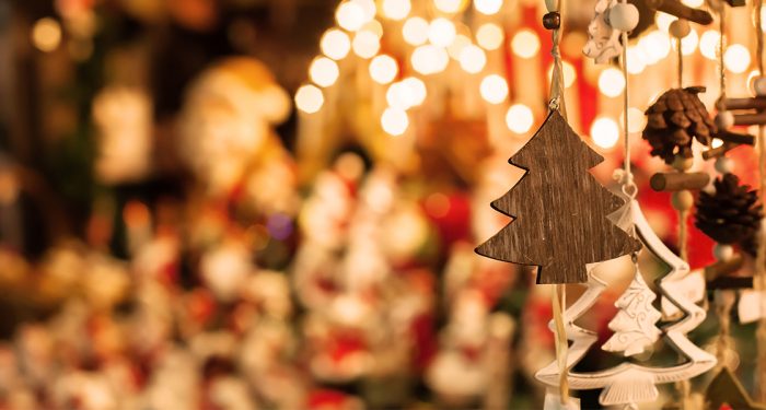 Top Christkindlmarkt Wien: Tannenbaumanhänger aus Holz