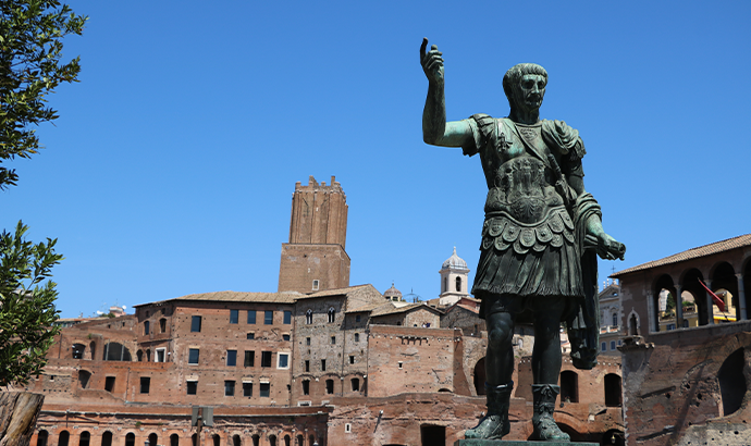 Texten im Dialogmarketing: Eine Statue von Gaius Julius Caesar in Rom