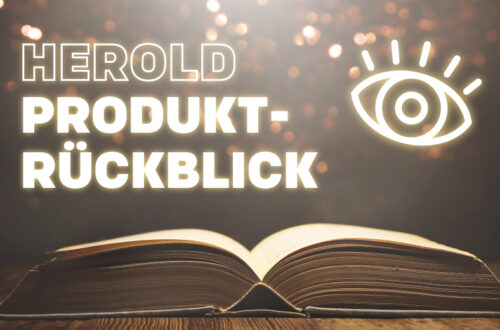 "Herold Produkt Rückblick"-Schriftzug über einem aufgeklappten Buch