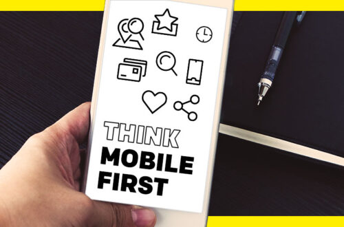 Mobile First Website: Handy, auf dem "Think Mobile First" steht
