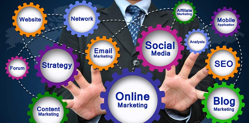 Unternehmer umgeben von den Begriffen Social Media, Email Marketing, Blog Marketing, digitale Strategie, Customer Analyse, SEO, etc.