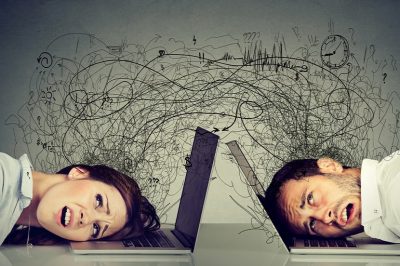 Suchmaschine findet Webseite nicht: Zwei Unternehmer brauchen dringend Marketing-Hilfe.